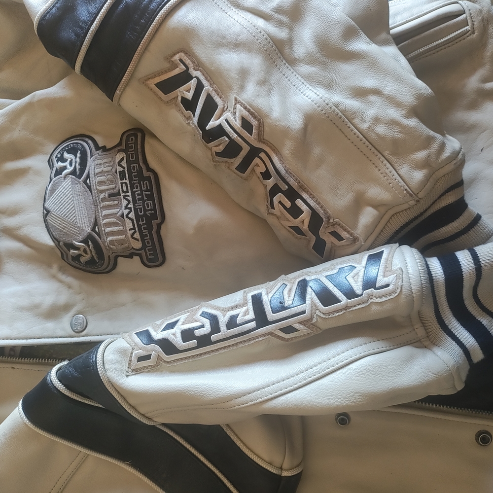 Avirex Cream and Black Bomber Jacket - Picture 5 of 8